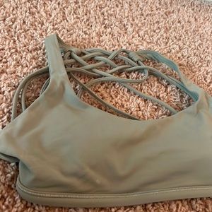 Lululemon sports bra (4)
